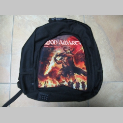 Amon Amarth ruksak čierny, 100% polyester. Rozmery: Výška 42 cm, šírka 34 cm, hĺbka až 22 cm pri plnom obsahu